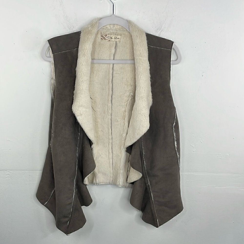 Au Lieu Soft Fuzzy Faux Fur lined Draped Vest Top Outerwear Small / Medium